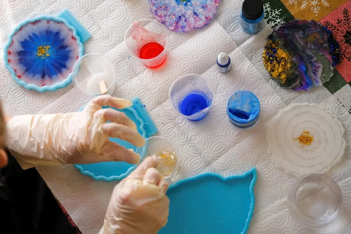 making epoxy resin crafts with molds and different colors