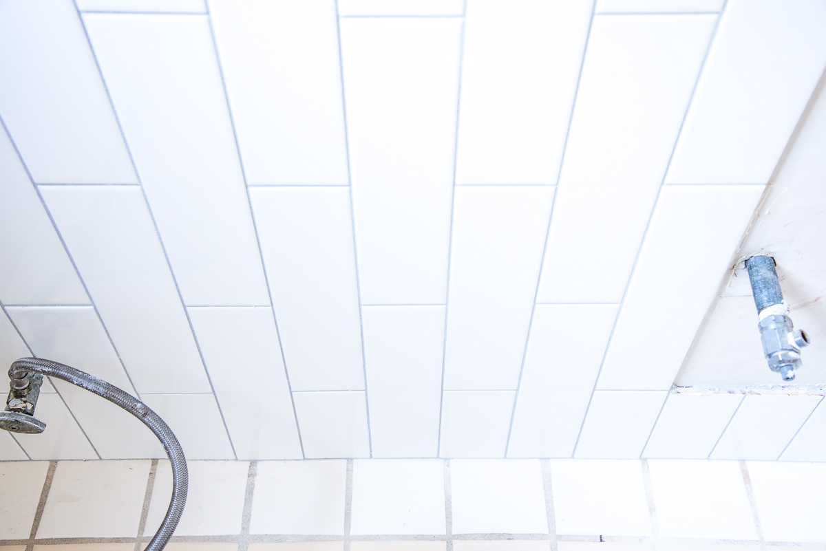 bottom row of vertical subway tile on the wall