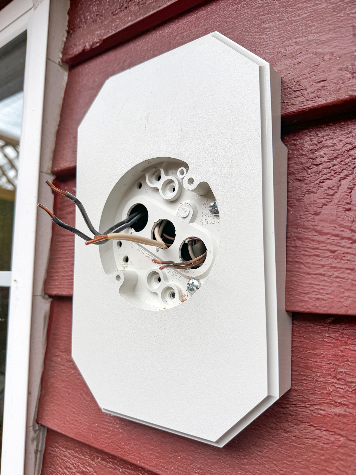 outdoor light fixture mounting block attached to lap siding