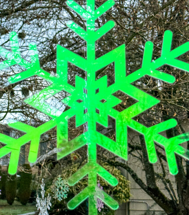 DIY outdoor snowflake decorations