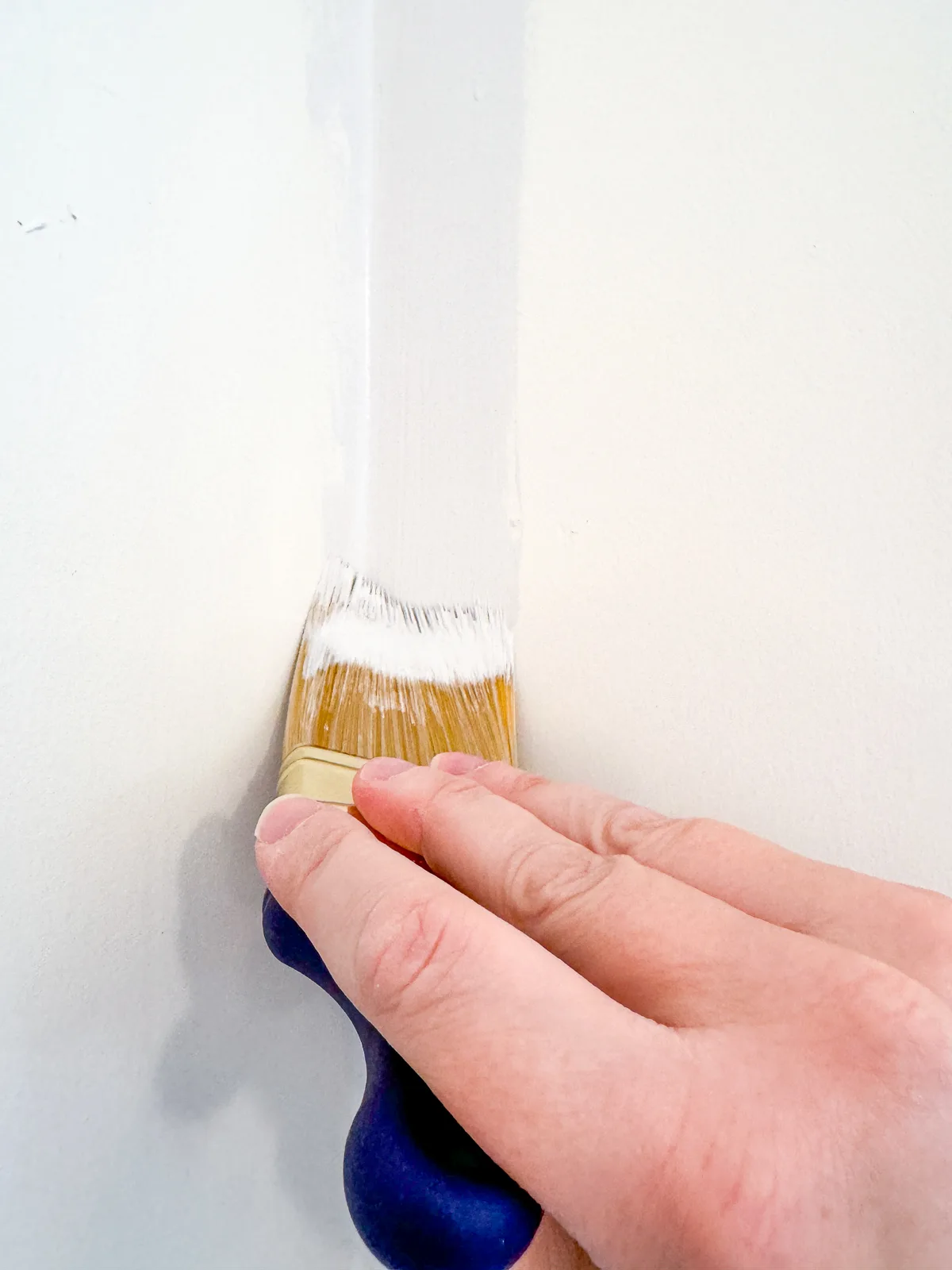 painting the corner between the accent wall and the rest of the room